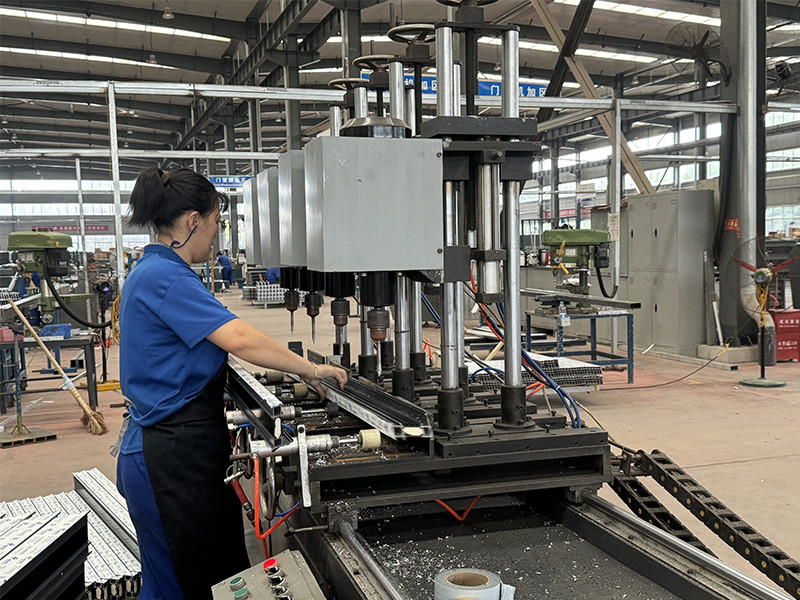 Shiny-Control Technology Develop (Beijing) Co., Ltd. linia produkcyjna producenta